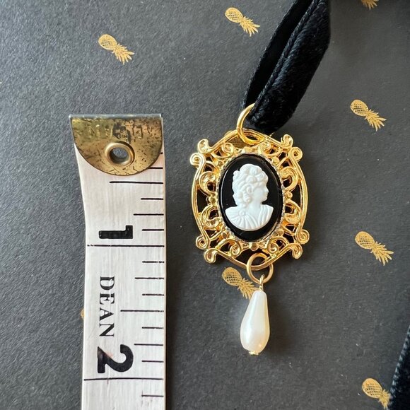 Black Velvet Ribbon Cameo Pendant Choker Victorian Style Costume Choker Necklace - Picture 12 of 12